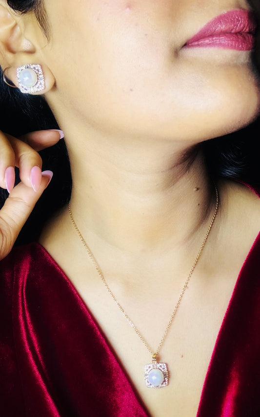 Mabe Pearl Yellow Diamond Pendant