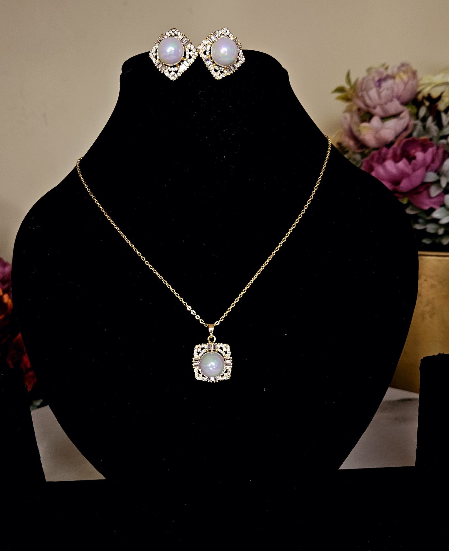 Mabe Pearl Yellow Diamond Pendant