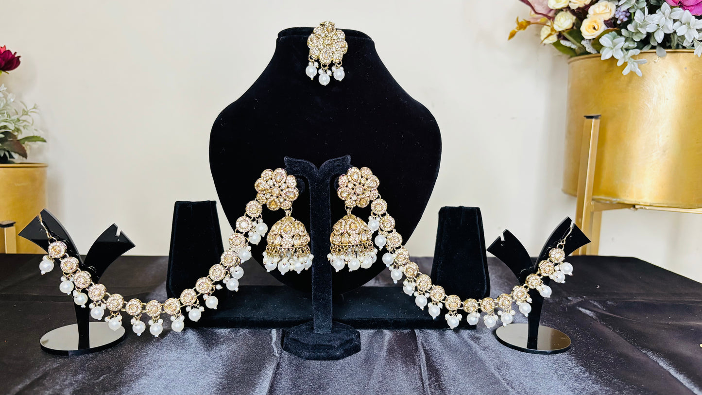 Kundan Jhumka With Maangtika