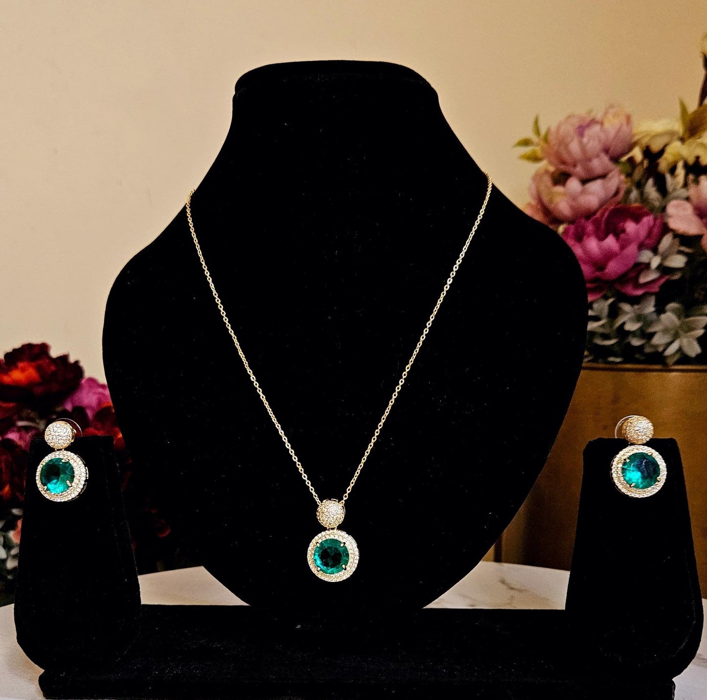 Round Halo Pendant